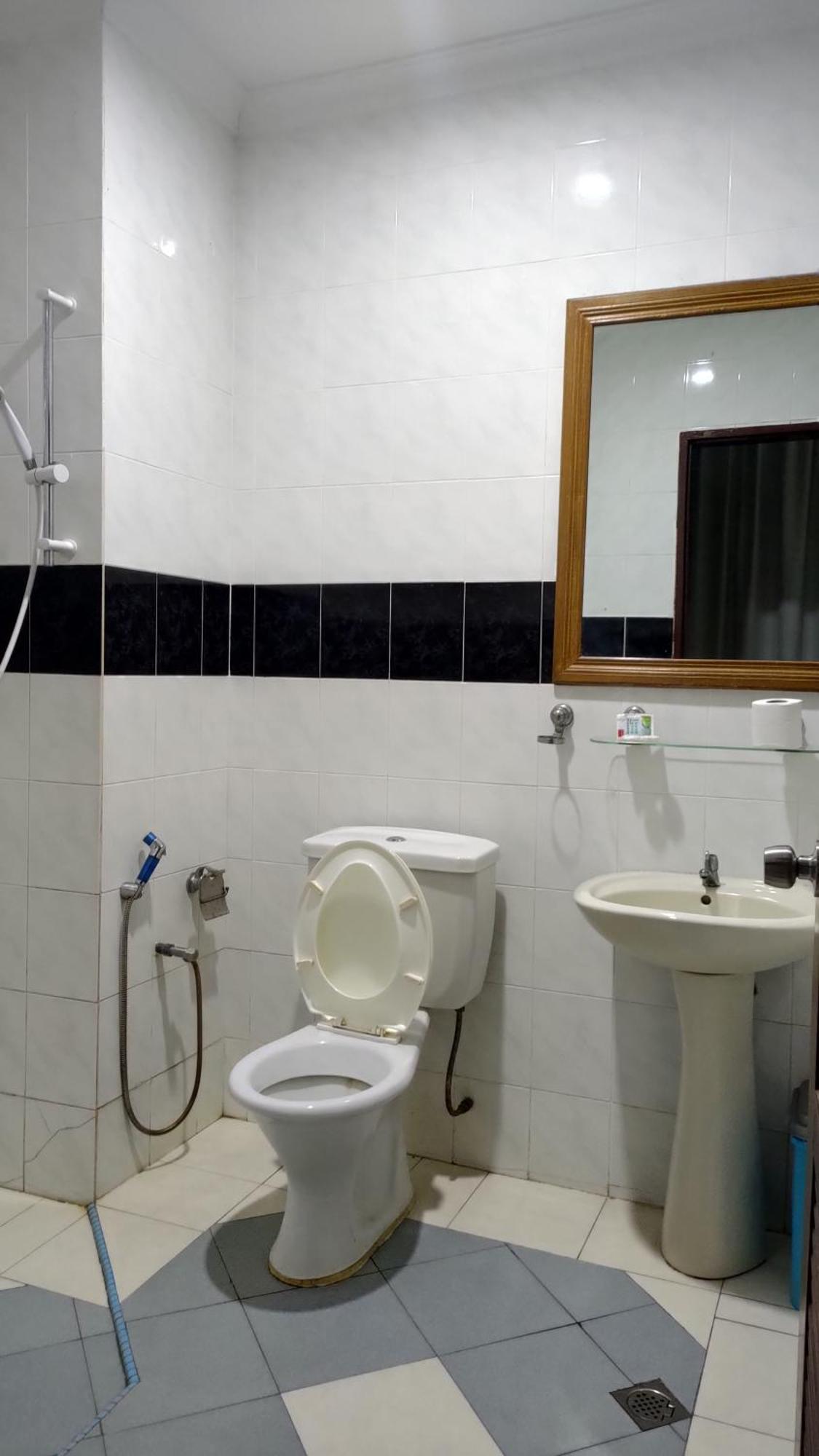 The Upper Deck Hotel Kudat Buitenkant foto